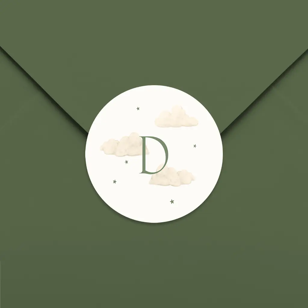 Dromerige sluitsticker met initiaal, wolkjes en sterretjes - per 25 stuks