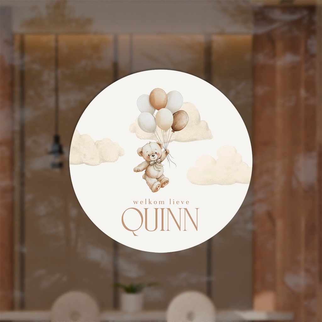 Raamsticker met lief beertje en ballonnen