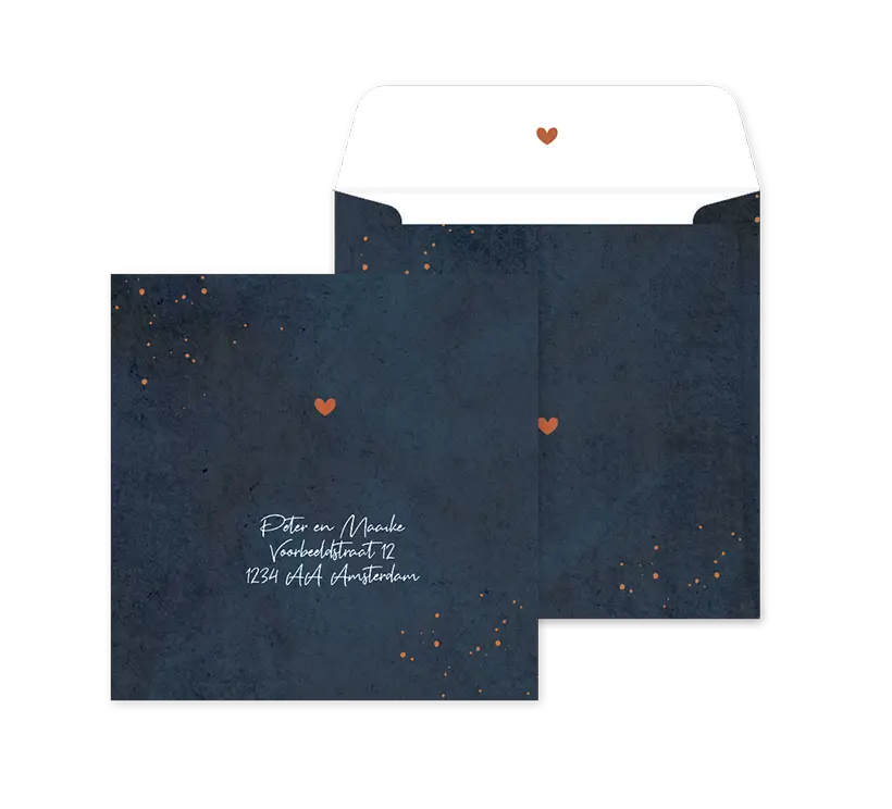 Envelop op maat met donkerblauwe velvet-look, hartjes en spetters