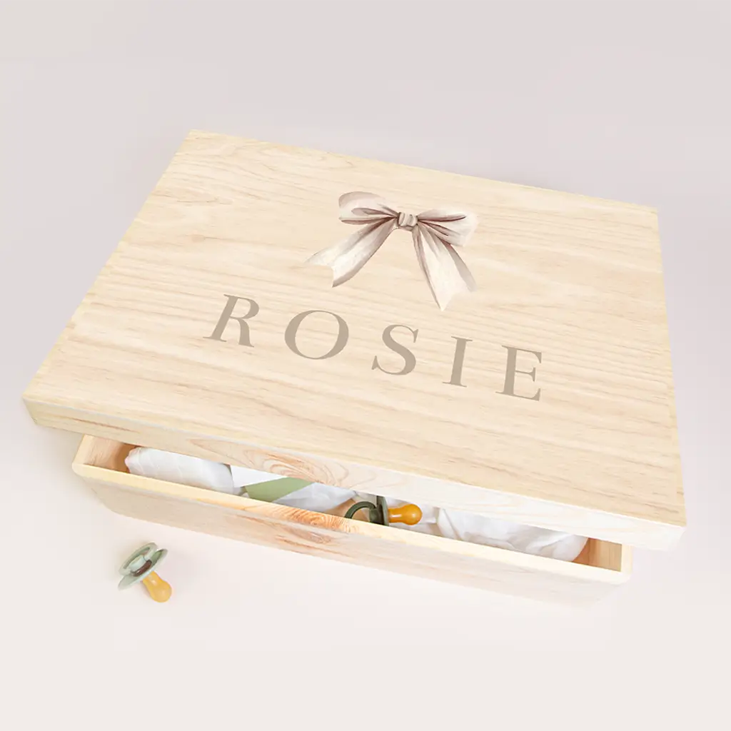 Memorybox met naam en strikje