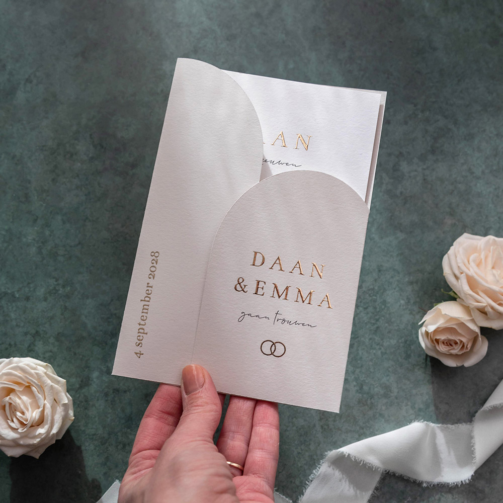 Insteekmapje trouwkaart beige goudfolie