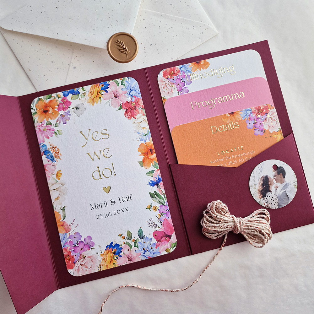 Pocketfold trouwkaart fleurige bloemen roze goudfolie Bright Flowers