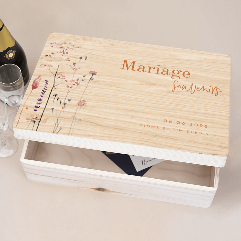 Boîte à souvenirs avec fleurs sauvages