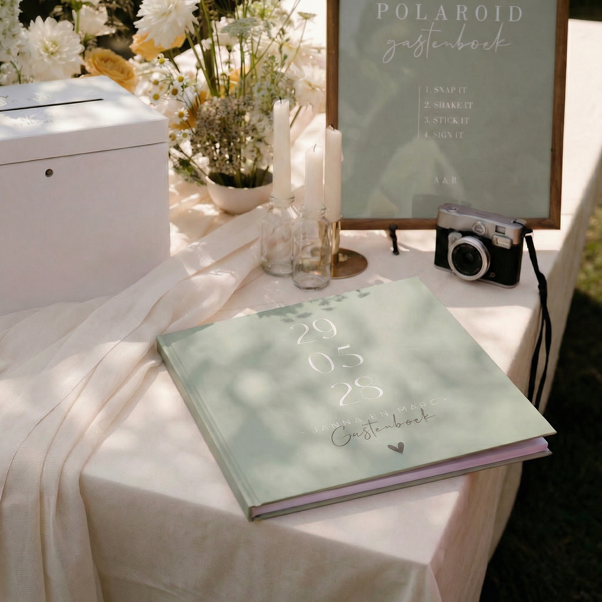 Gastenboek bruiloft in salie groen met datum