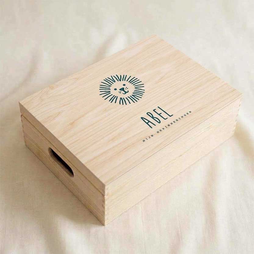 Memorybox hout geboorte leeuw