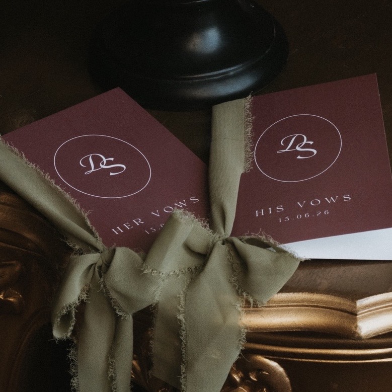 Geloftenboekje bruiloft trouwlogo burgundy his vows