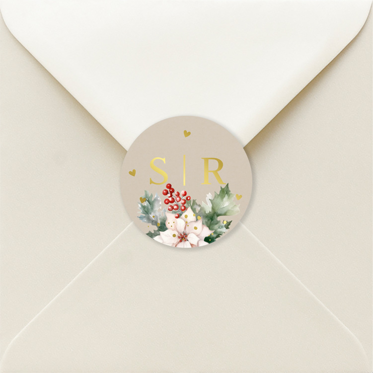 Sluitstickers trouwkaarten kerst beige initialen goudfolie