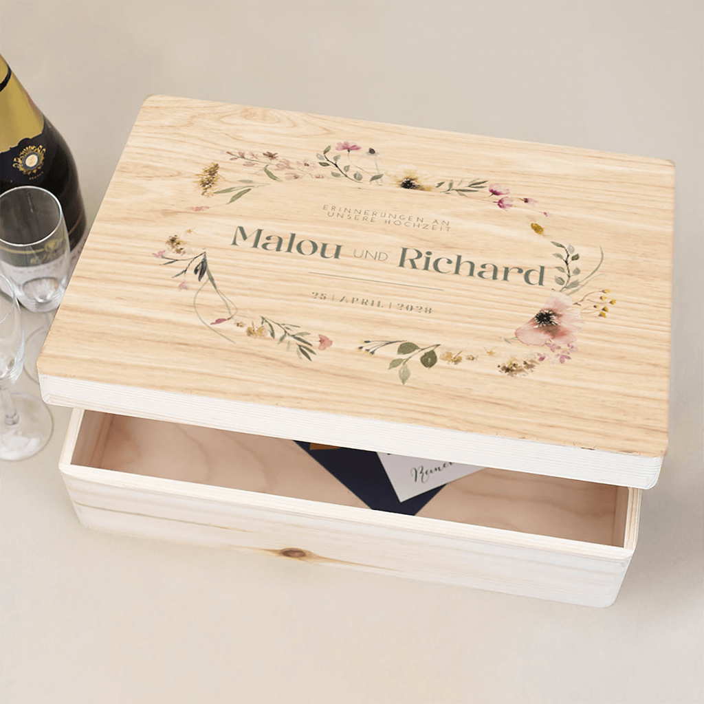 Erinnerungskiste Hochzeit aus Holz mit elegantem Blumenmuster