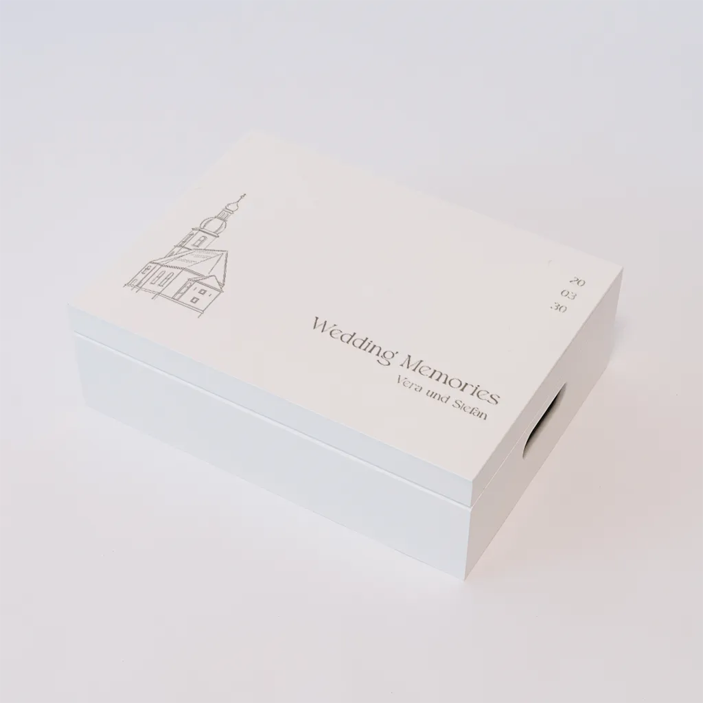 Erinnerungskiste zur Hochzeit mit Linienzeichnung einer Kirche