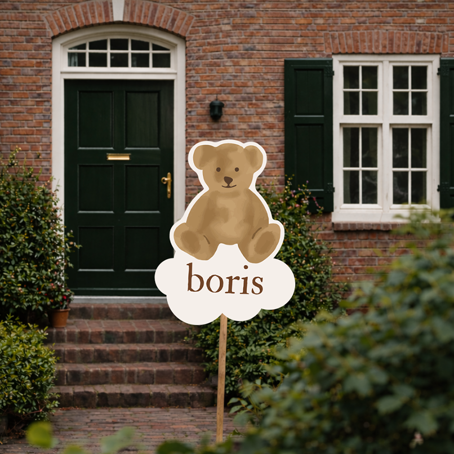 Tuinbord met knuffelbeer – Schattig geboortebord met beer