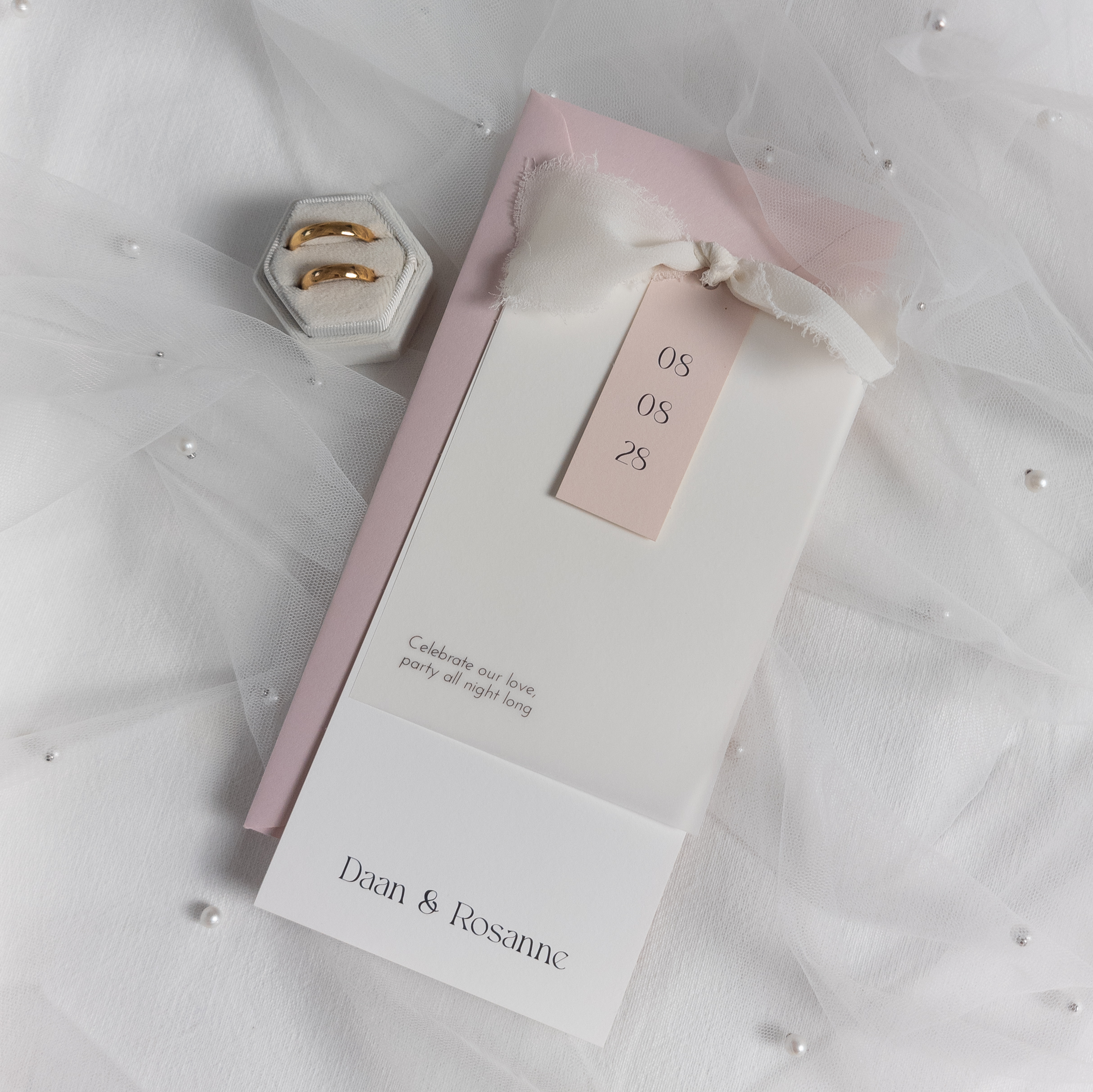 Set trouwkaart met label en kalkpapier