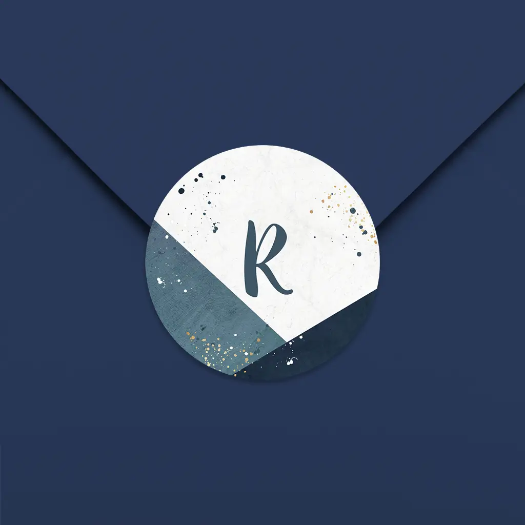 Sluitsticker met geometrische vlakken en initiaal - per 25 stuks