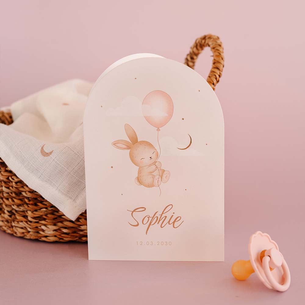 Geboortekaartje boogvorm met konijntje en goudfolie