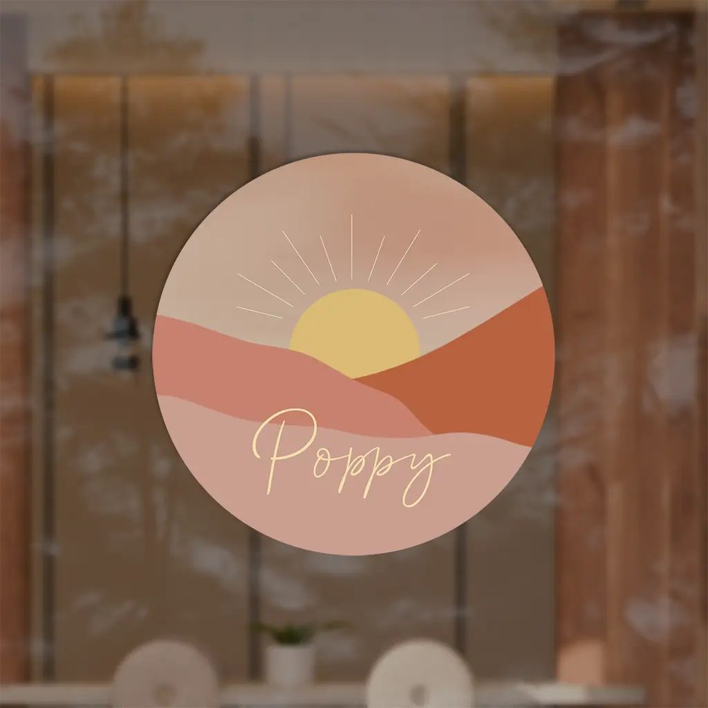 Raamsticker rond meisje met berglandschap en naam