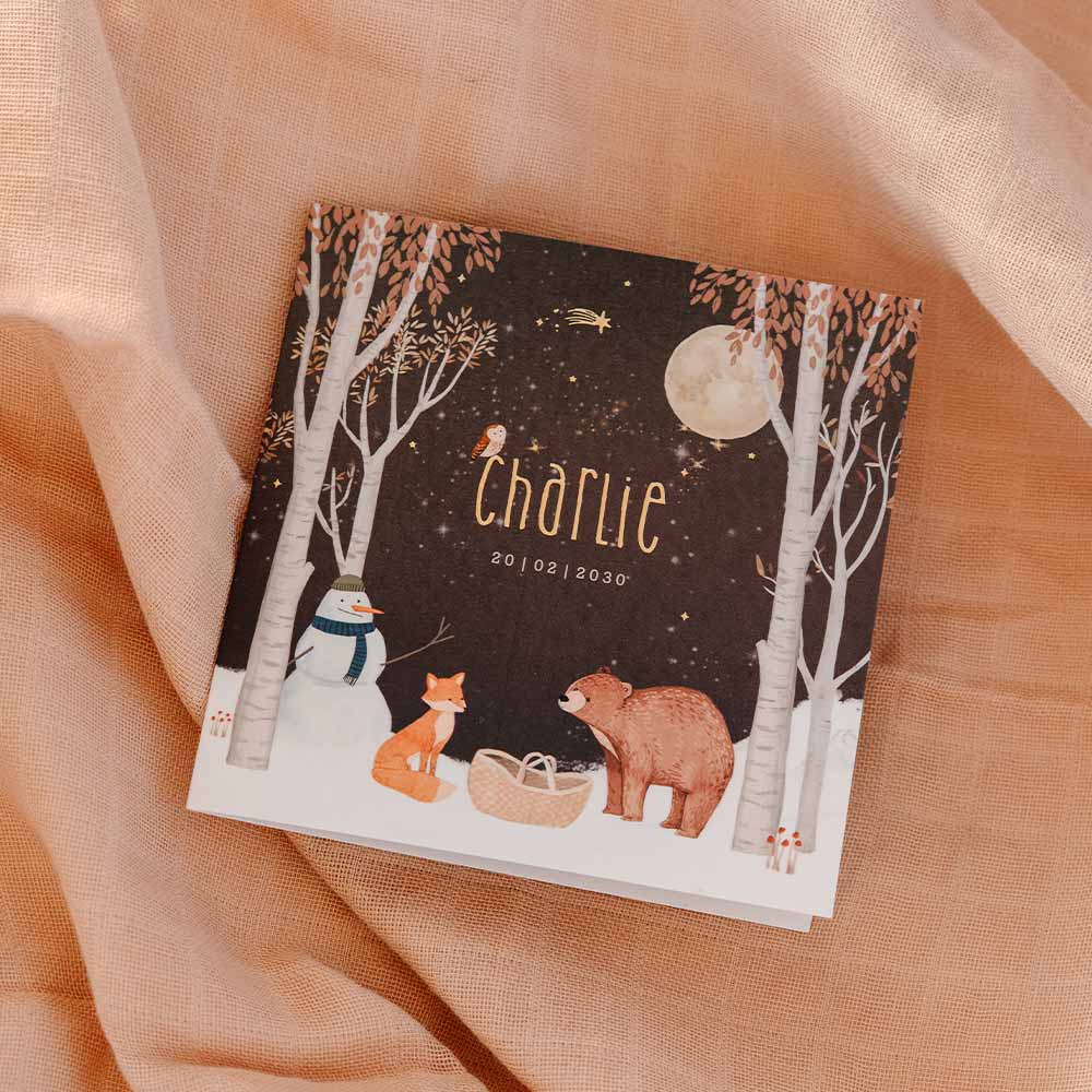 Winter geboortekaartje met bosdieren en goudfolie