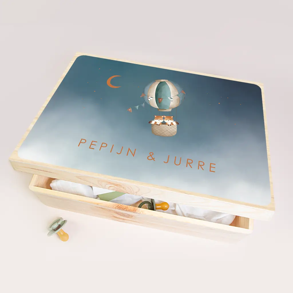 Memorybox blauw met tweeling vosjes in luchtballon en maan