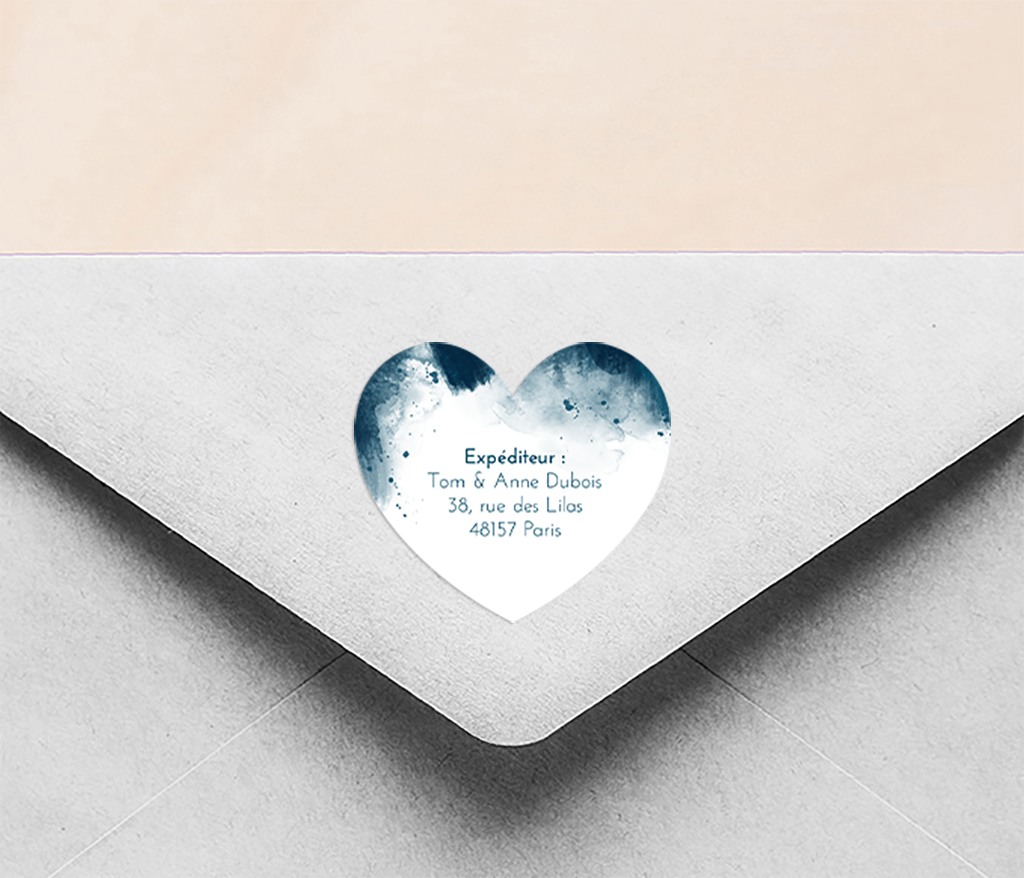 Étiquette d'expéditeur avec un cœur et des coups de pinceau bleues