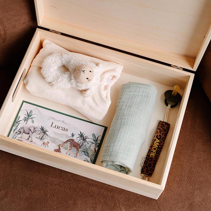 Memorybox baby groen met golvend kader en hartje