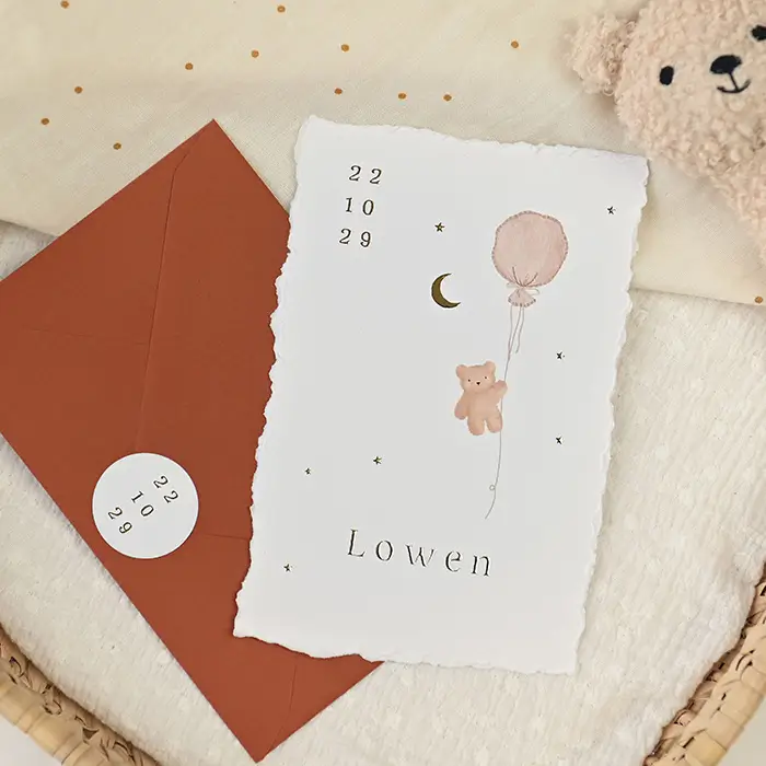 Geboortekaartje handgeschept papierlook met beertje, ballon en goudfolie (DIY)