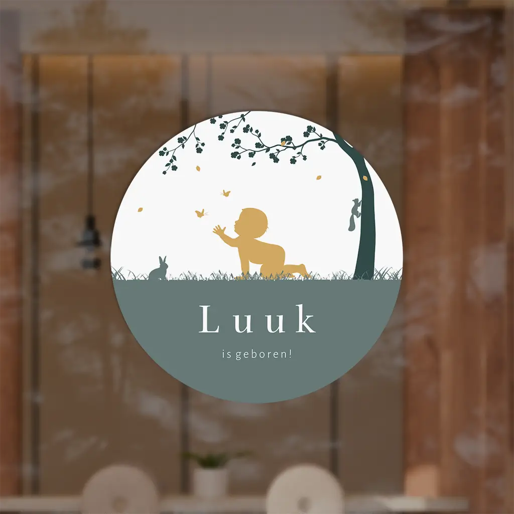 Raamsticker rond blauw met silhouetje onder boom