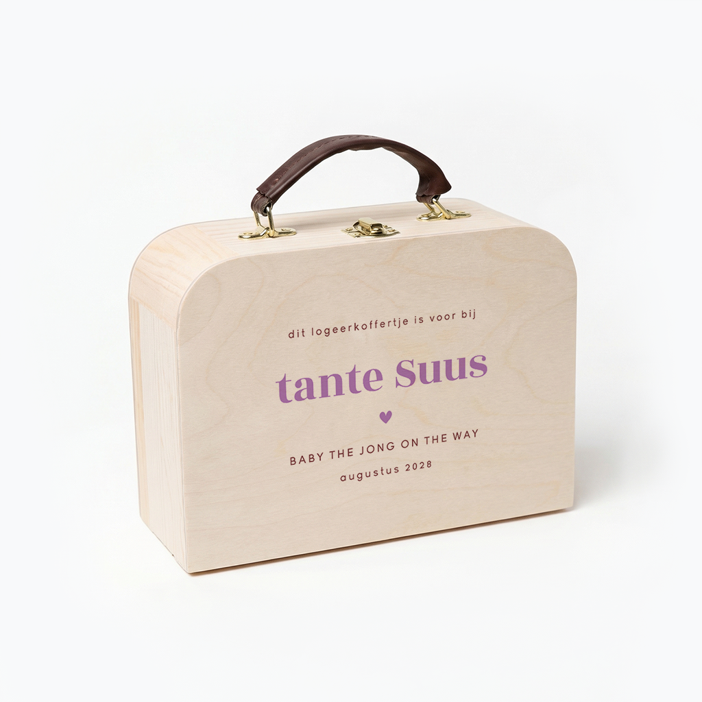 Koffertje zwangerschapsaankondiging met hartje voor tante