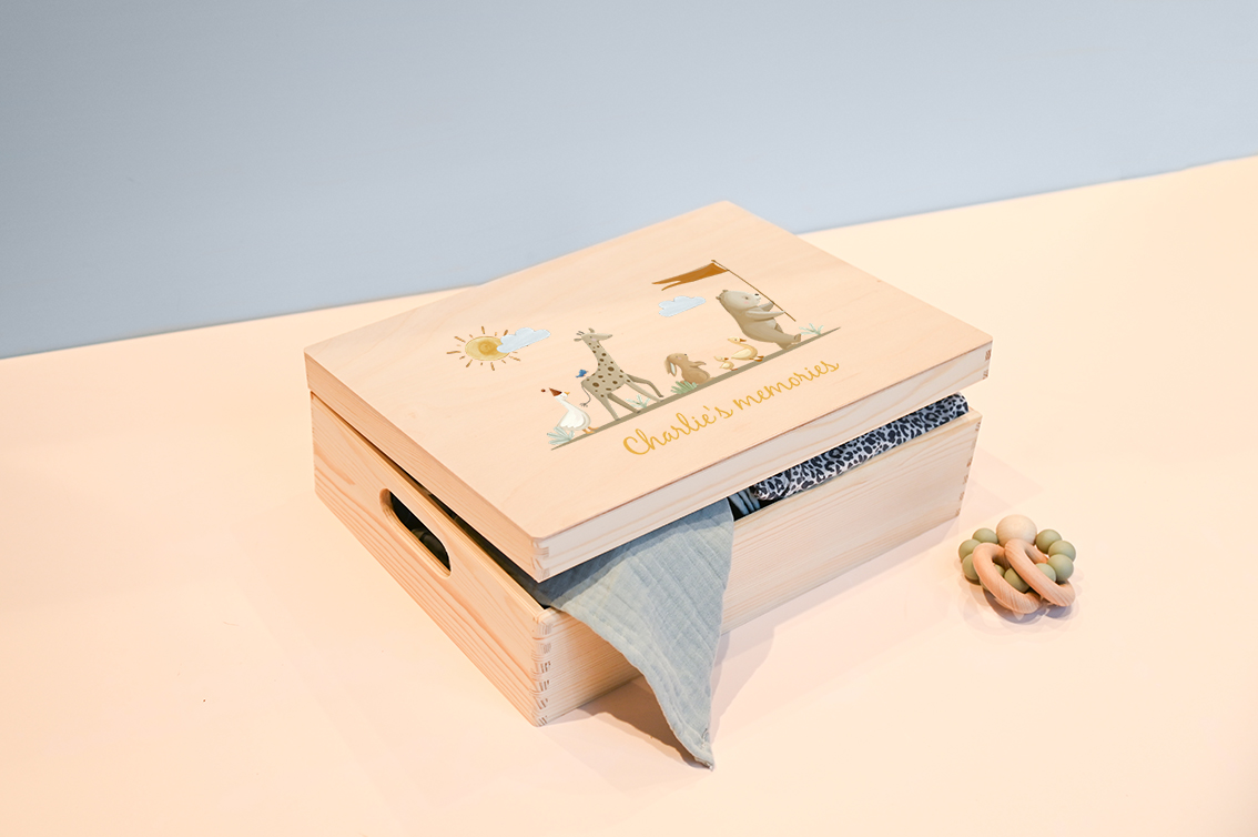 Avontuurlijke memorybox met dierenparade en naam