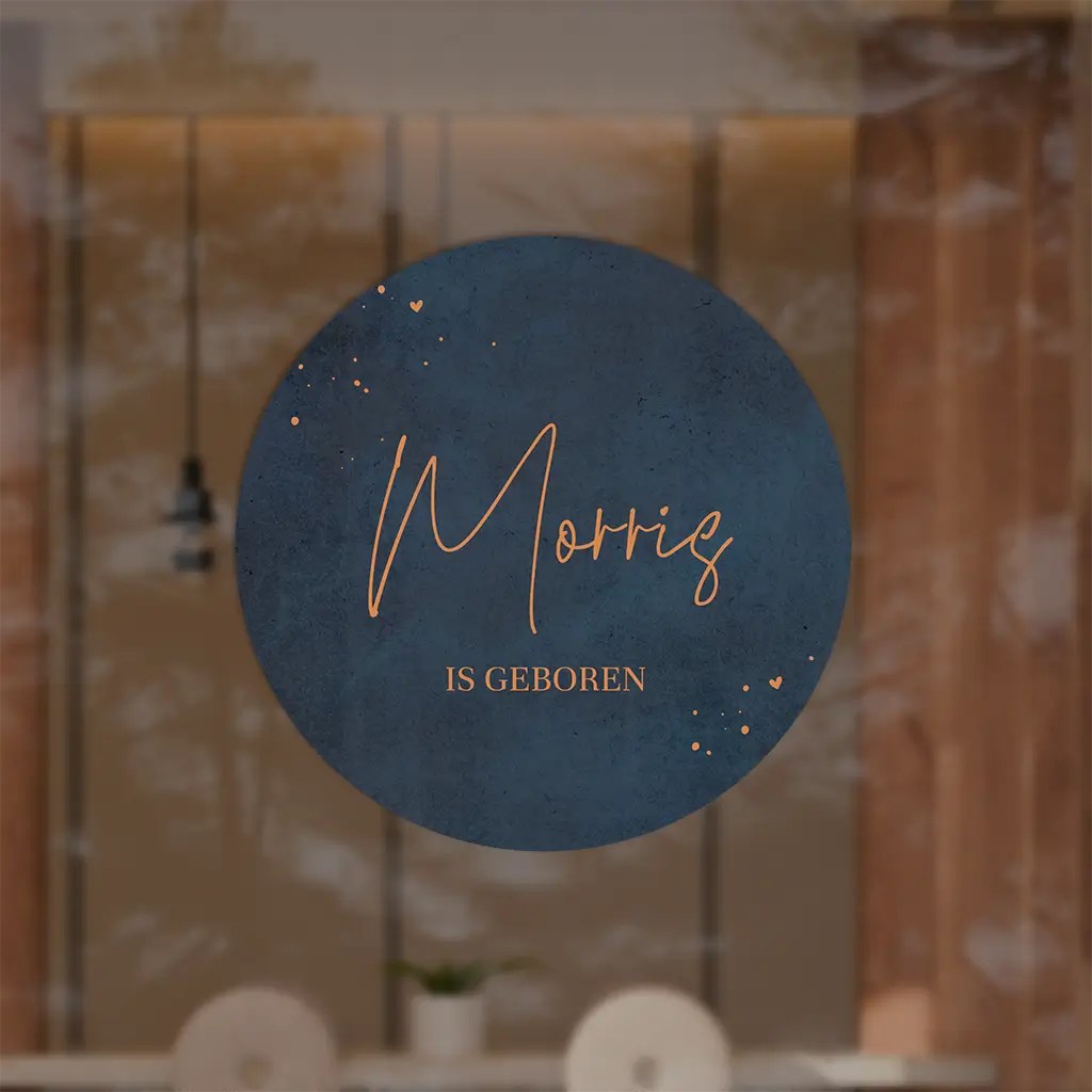 Raamsticker rond met blauwe velvet-look, oranje naam en spetters