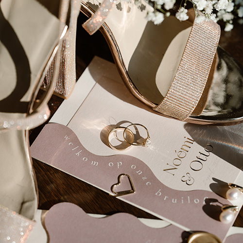 Prachtige trouwkaart Plum Waves