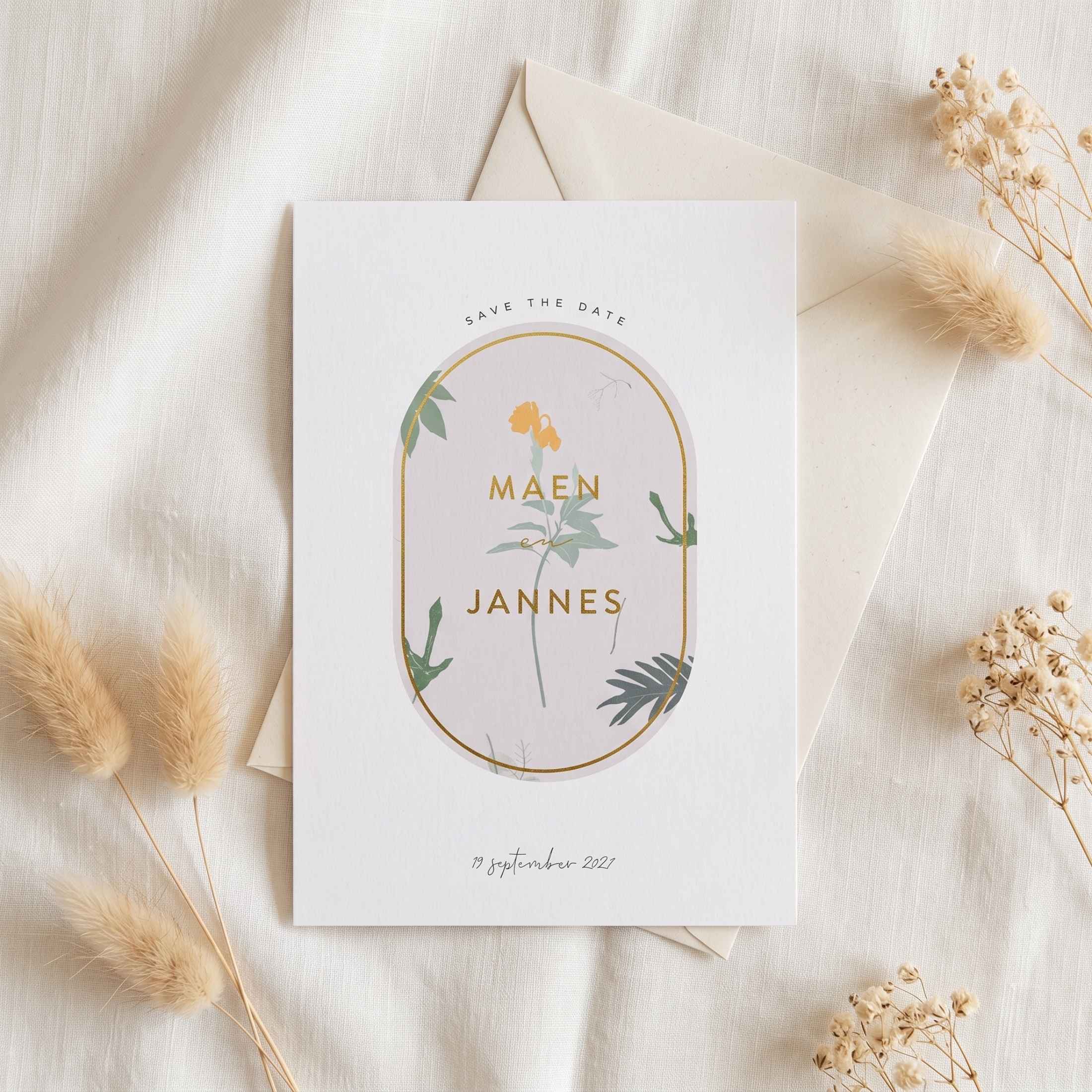 Save the Date kaart lila blaadjes bloemen