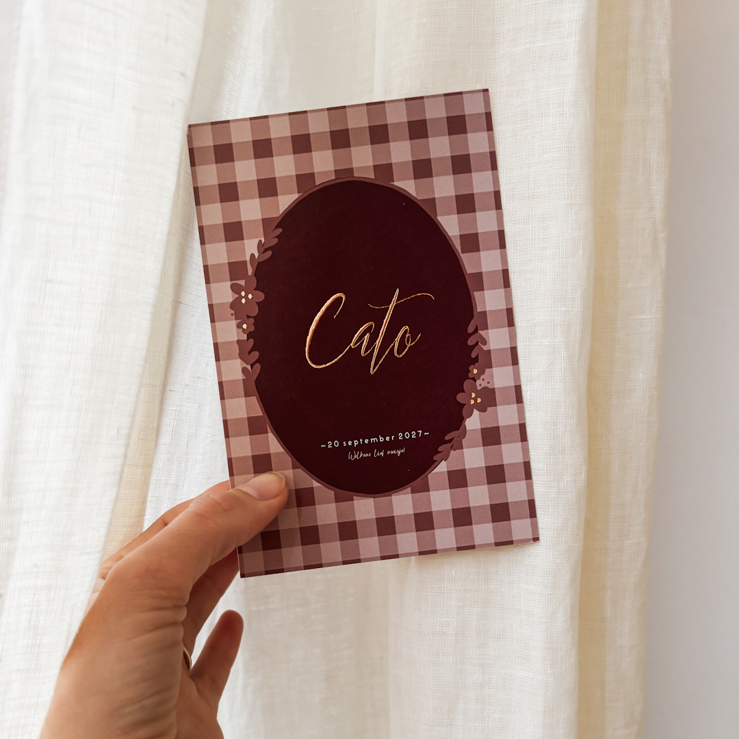 Winters warm geboortekaartje bordeaux