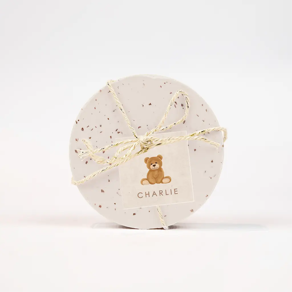 Label vierkant beige met teddybeer - per 16 stuks