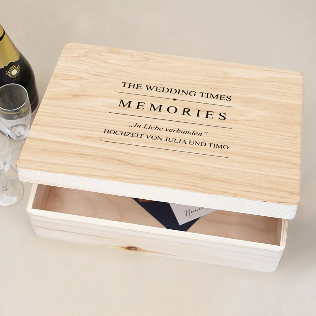 Erinnerungsbox Hochzeit mit eleganten Dekorationen und Herzchen