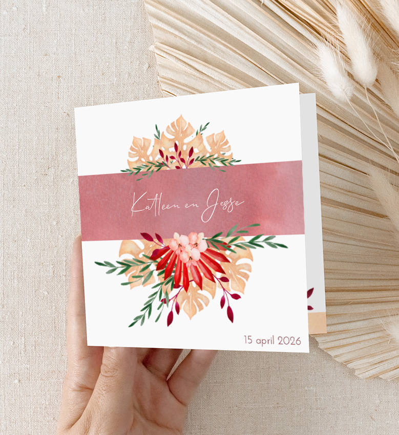 Vierkante trouwkaart met droogbloemen.