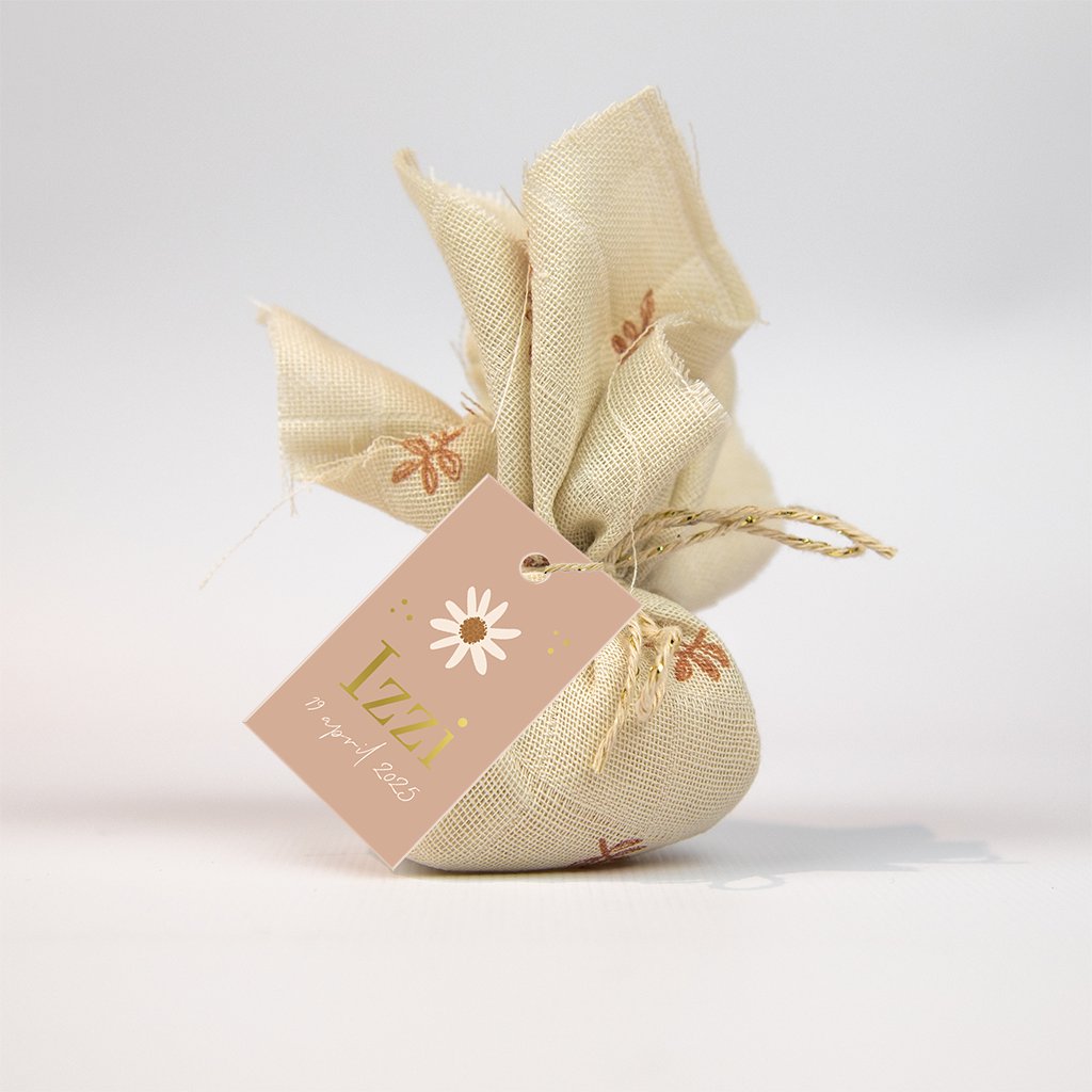 Doopsuiker labeltje beige met madeliefje en foliedruk - per 18 stuks