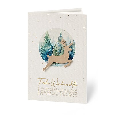 Geschäftliche Weihnachtskarte springender Hirsch vor Tannen