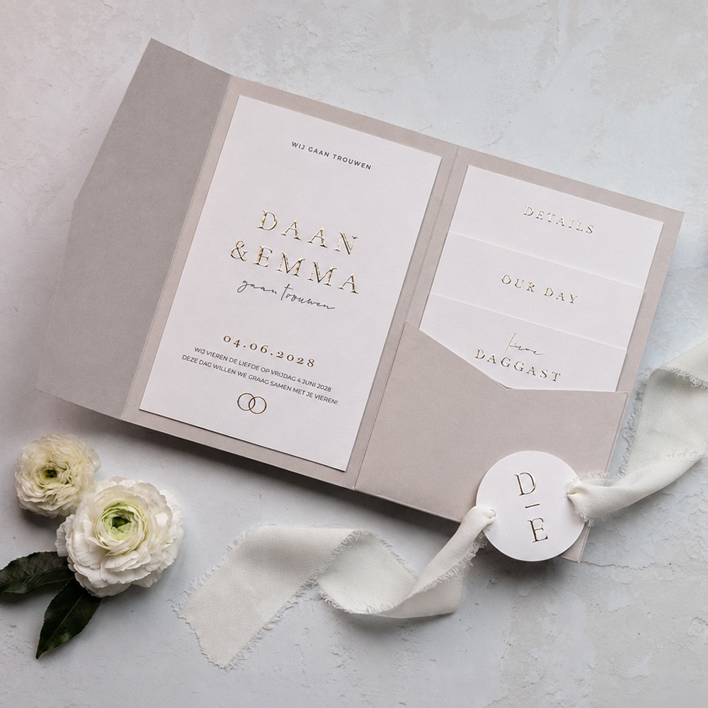 Pocketfold trouwkaart chique beige goudfolie