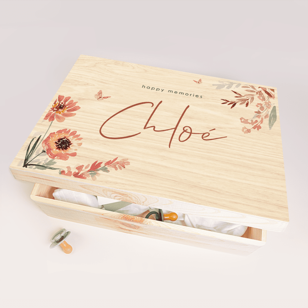 Erinnerungsbox für Mädchen mit Blumenprint auf dem Deckel