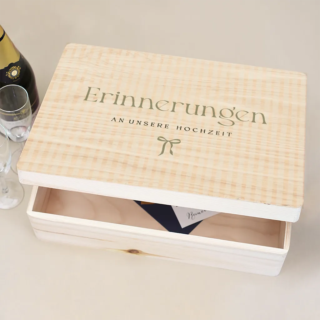 Erinnerungskiste Hochzeit mit Streifen und Schleife