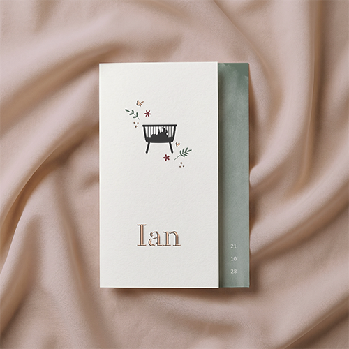 Uniek geboortekaartje voor jongens met smalle voorkant en wiegje