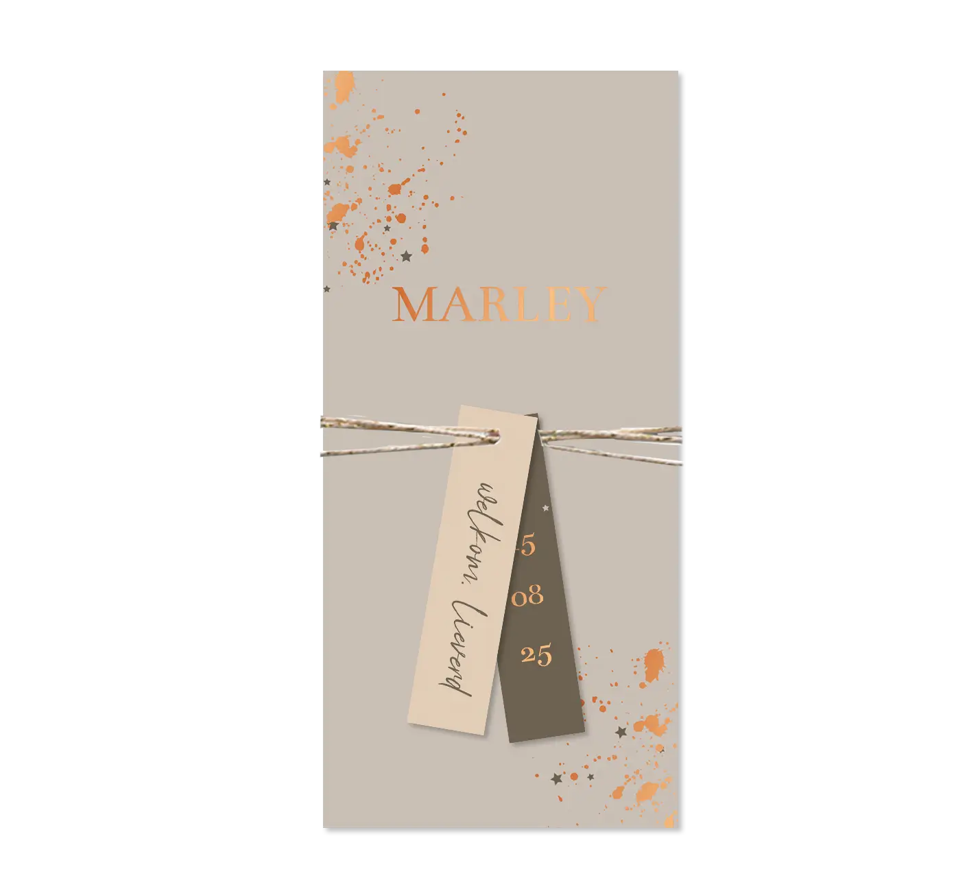 Hoogglans label geboortekaartje bruin met spetters