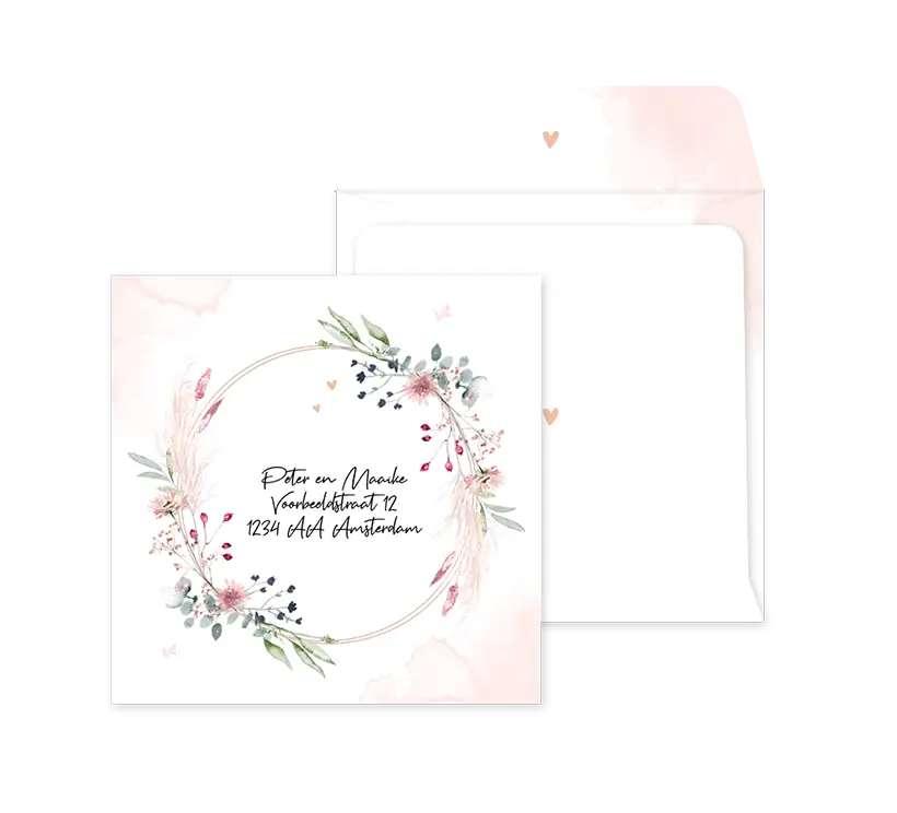 Stijlvolle envelop op maat met roze watercolour en bloemenkrans