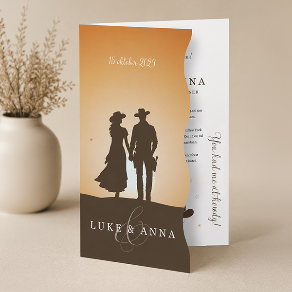 Western trouwkaart met silhouet cowboys bij ondergaande zon