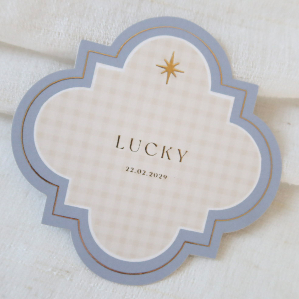 geboortekaartje blauw ornament met goudfolie en ruitjes