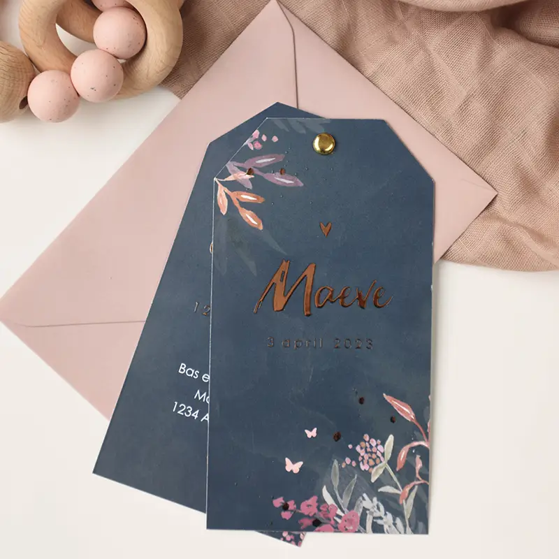 Label geboortekaartje voor dochter met bloemen en roségoudfolie