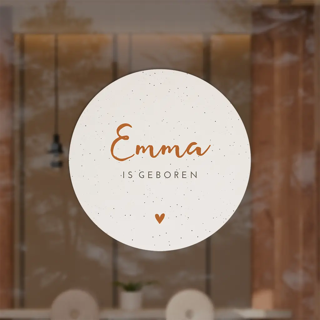 Stoere raamsticker in naturellook met stipjes en hartje