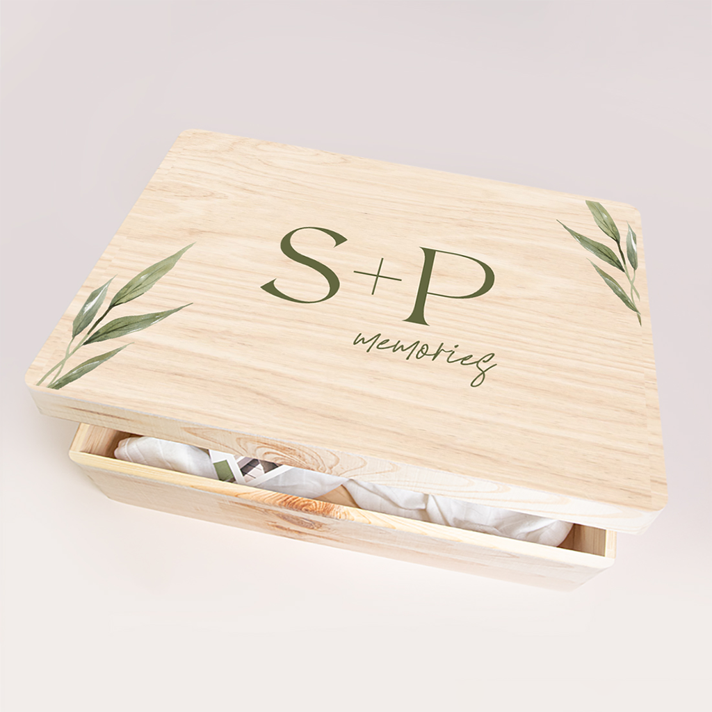 Stijlvolle bruiloft memorybox met botanische details