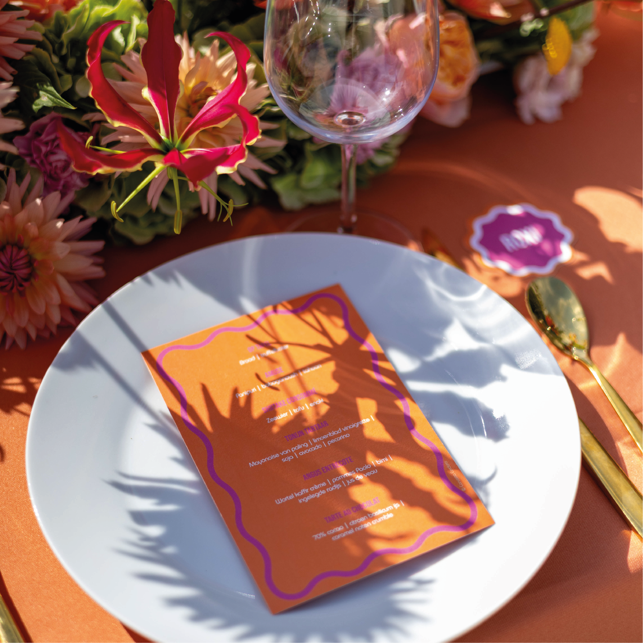 menukaart oranje roze kleurrijk