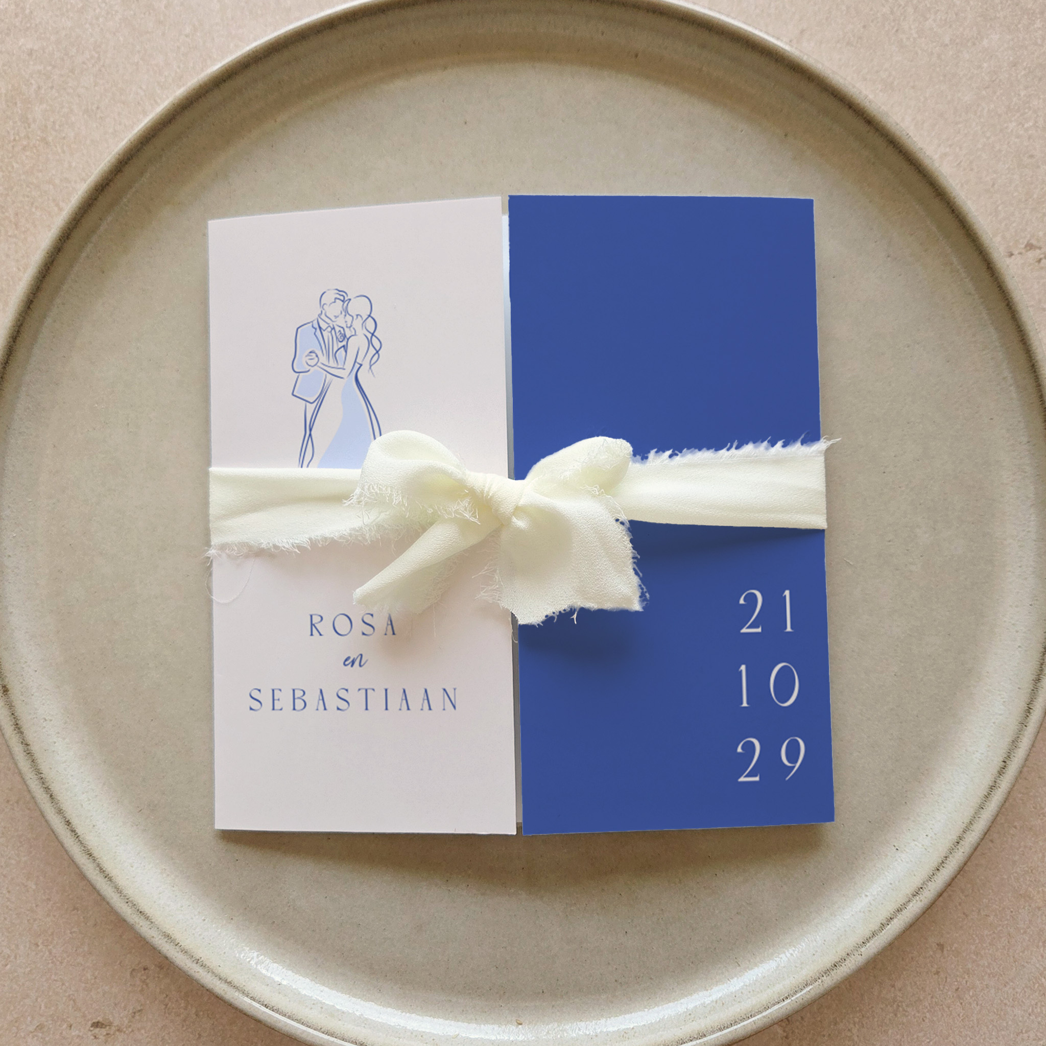 Luikvouw trouwkaart met lijntekening