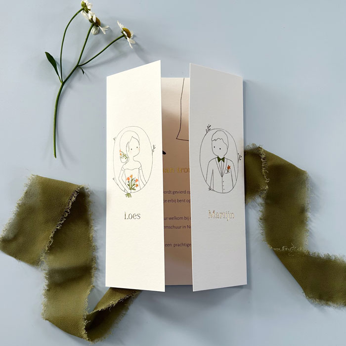 Luikvouw trouwkaart lijntekening portret bloemen in zachte kleuren