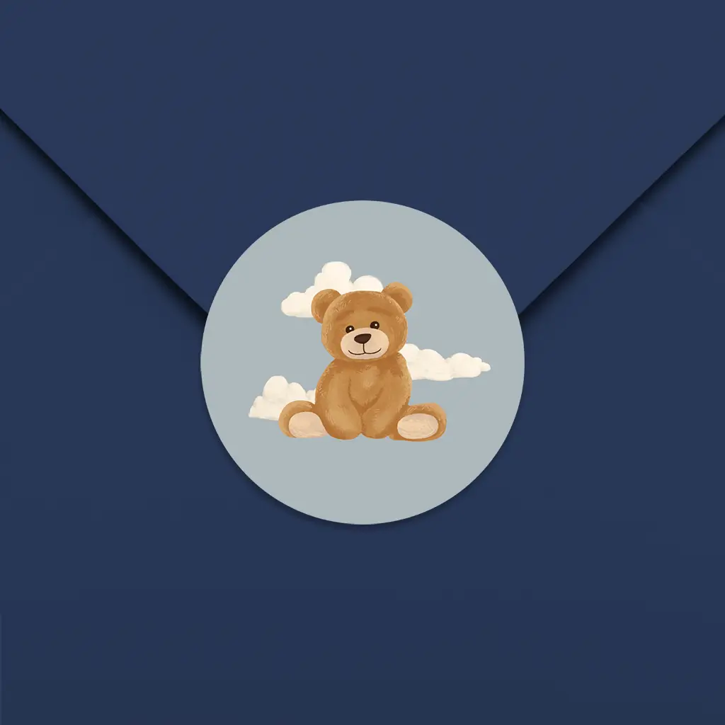 Sluitsticker blauw met teddybeer en wolken - per 25 stuks